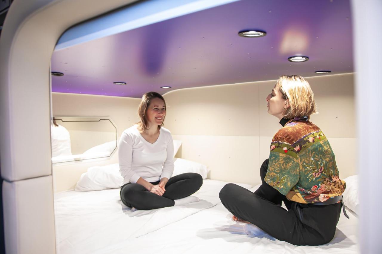 Av-2 Capsule Hotel Kiev Esterno foto