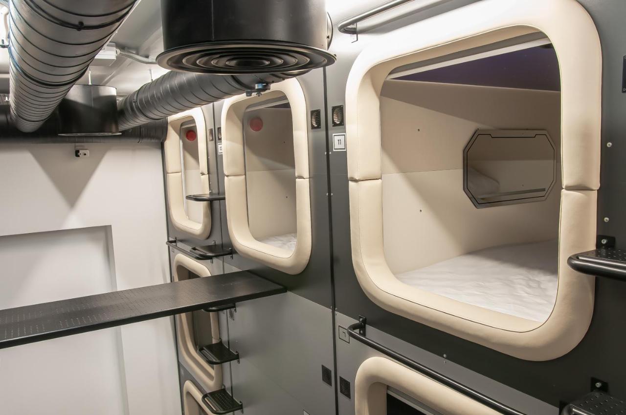 Av-2 Capsule Hotel Kiev Esterno foto