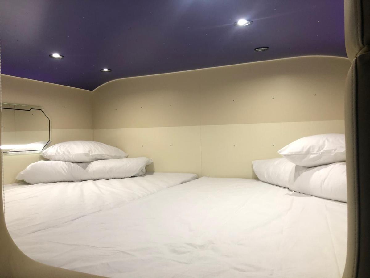 Av-2 Capsule Hotel Kiev Esterno foto