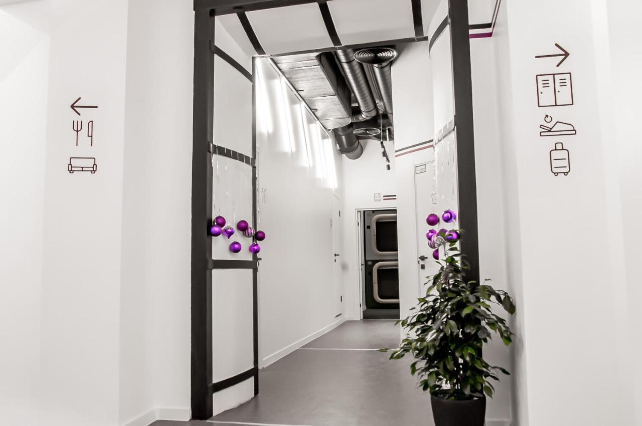 Av-2 Capsule Hotel Kiev Esterno foto