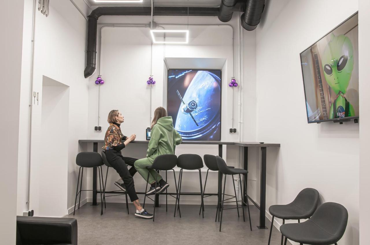 Av-2 Capsule Hotel Kiev Esterno foto