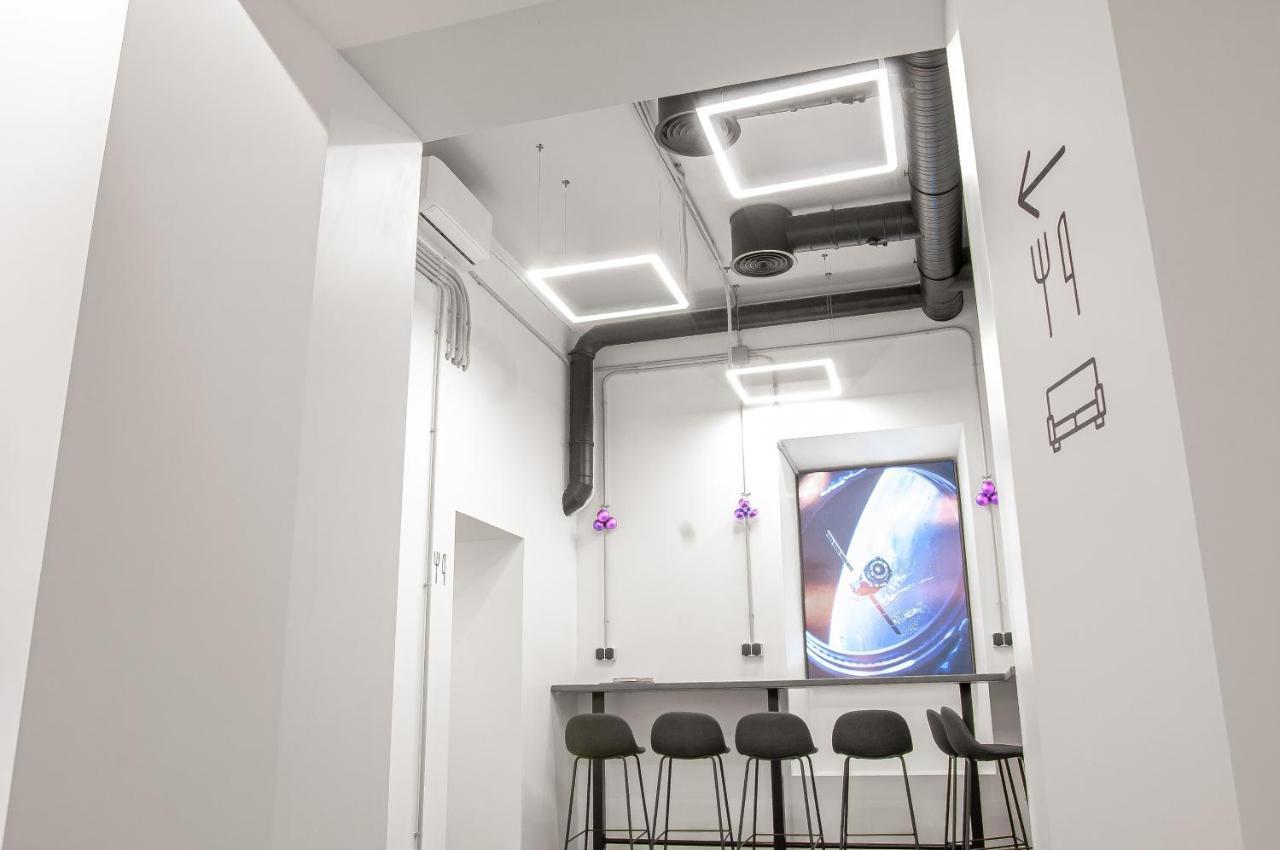Av-2 Capsule Hotel Kiev Esterno foto